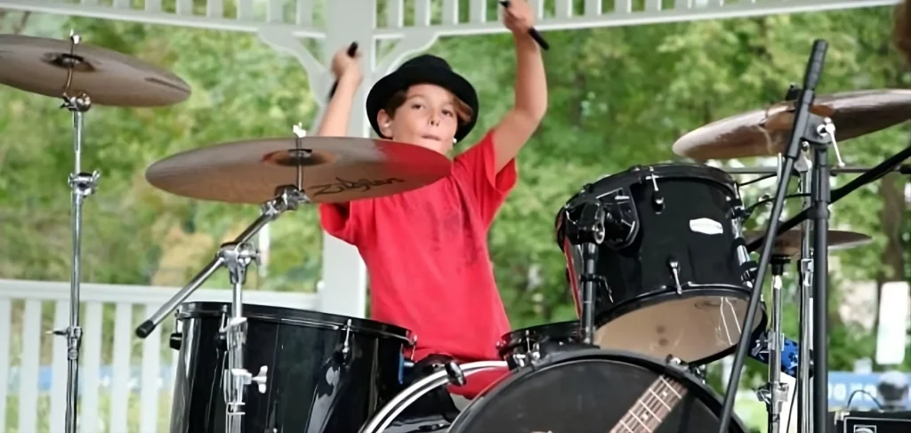 8 8QvUaigjJ transformed