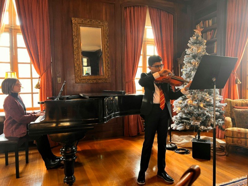 Viola Student accompanied by pianist