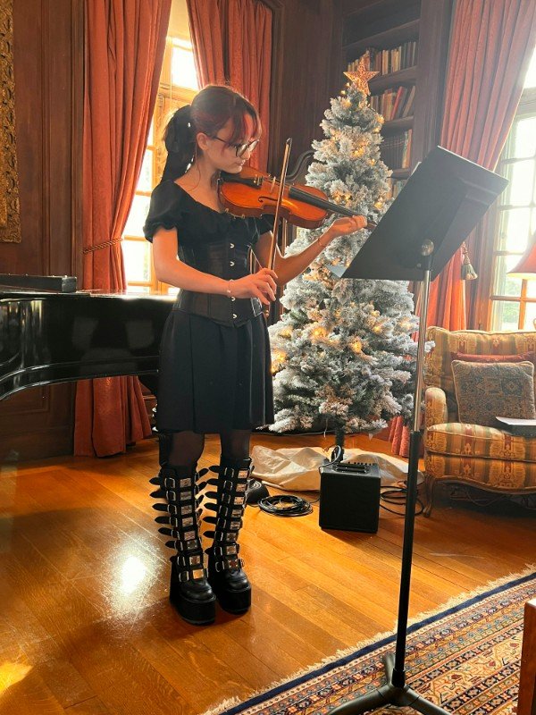Violin student MIC cool boots