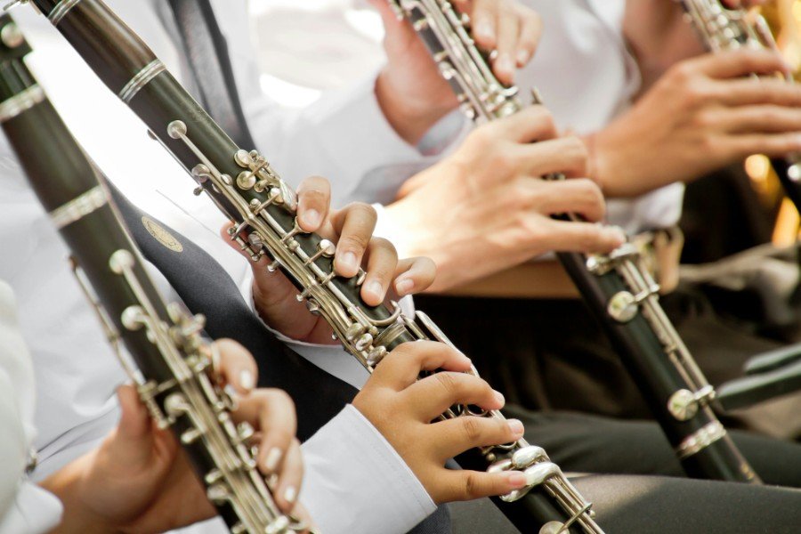 clarinet player aligned